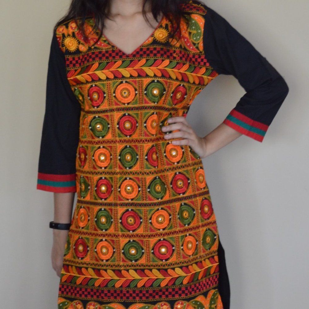 *** BEAUTIFUL ETHNIC EMBROIDERED KURTA TOP SIZE M-L  NEW ***